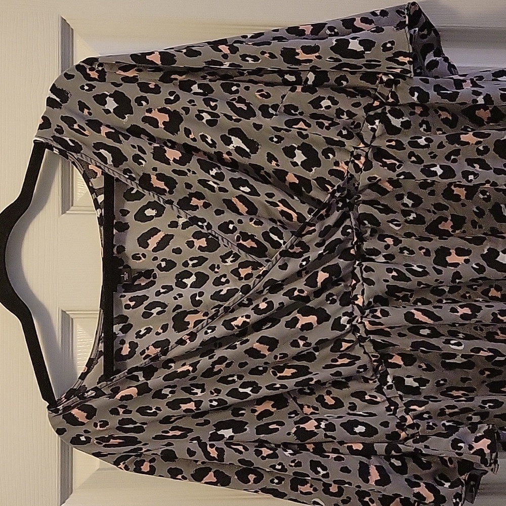 Torrid Size 1 Women's Leopard Print Wrap Top - Picture 3 of 9